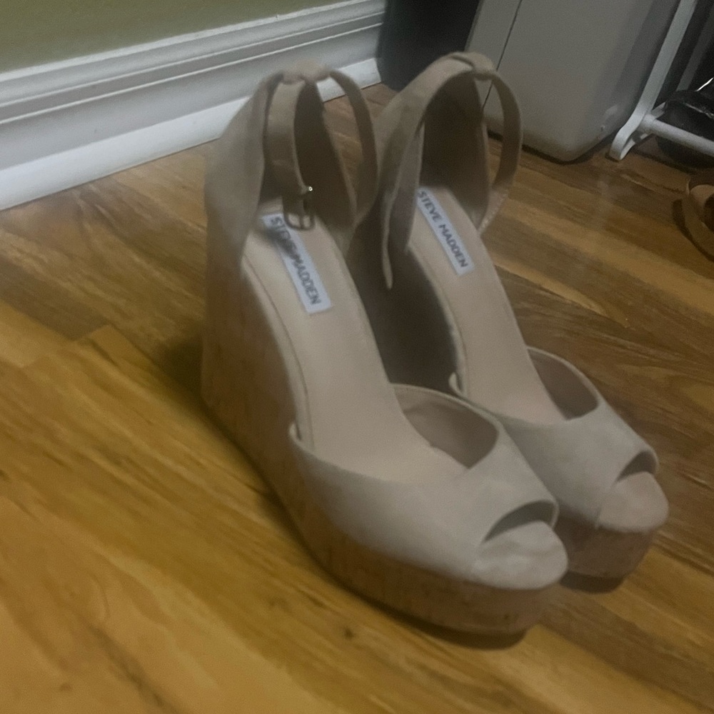 Steve Madden 6” tan wedges